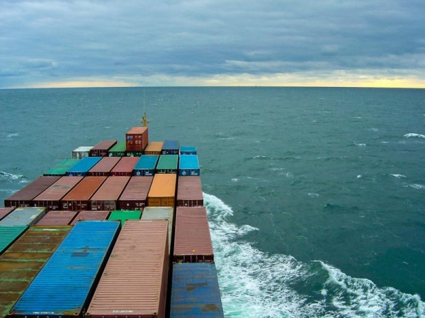 Container in Reihe - (c) R Plock.jpg